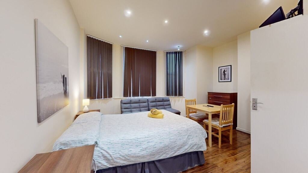 Room Cranhurst Road in Greater London