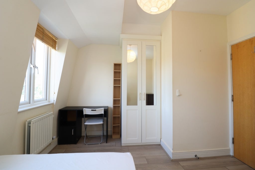 Room Globe Road in Greater London