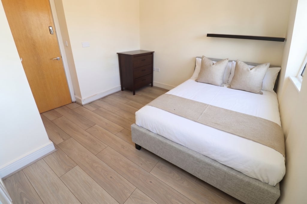 Room Globe Road in Greater London