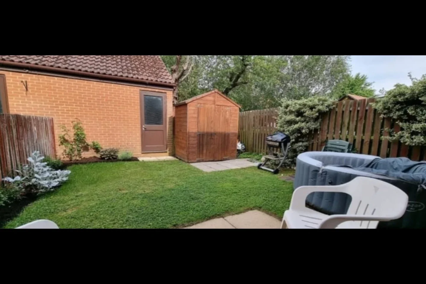 Room Hatch Place in Greater London