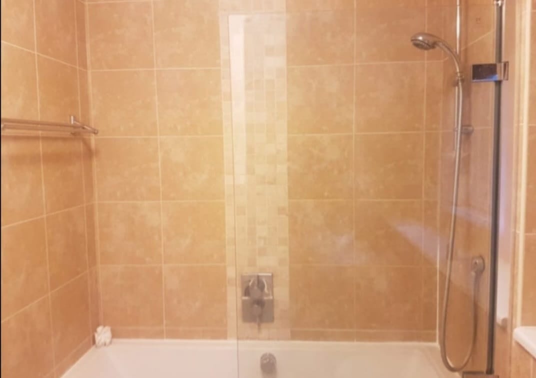 Room Hatch Place in Greater London
