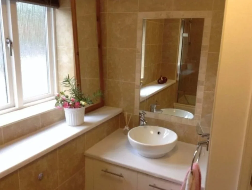Room Hatch Place in Greater London
