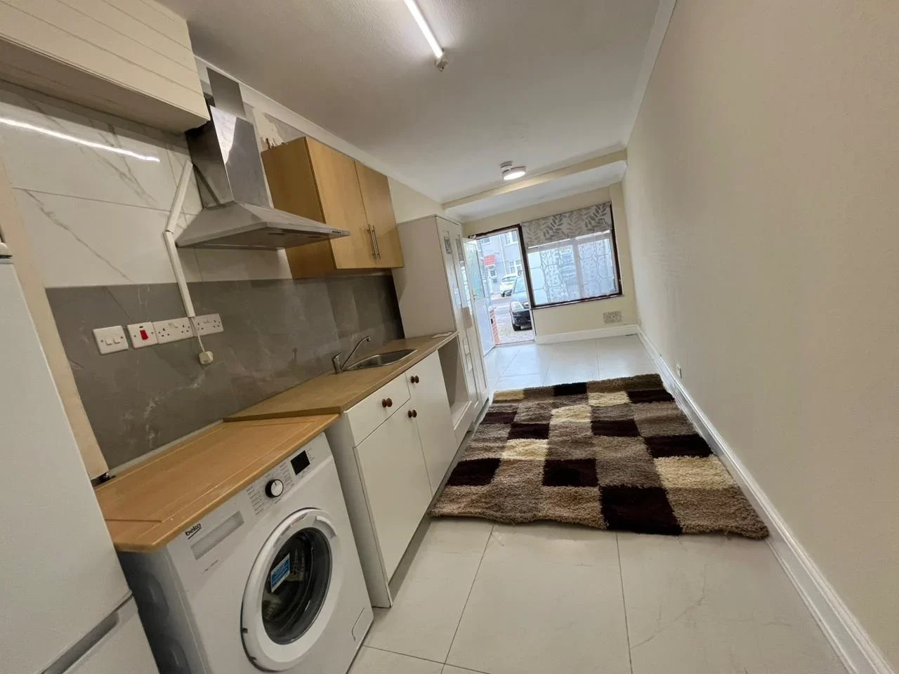 Flat Manor Avenue in Greater London