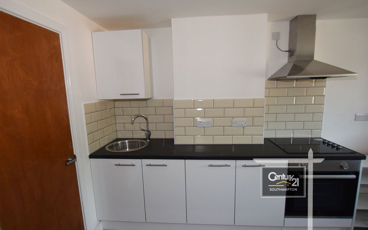 Flat Rockstone Lane in Southampton