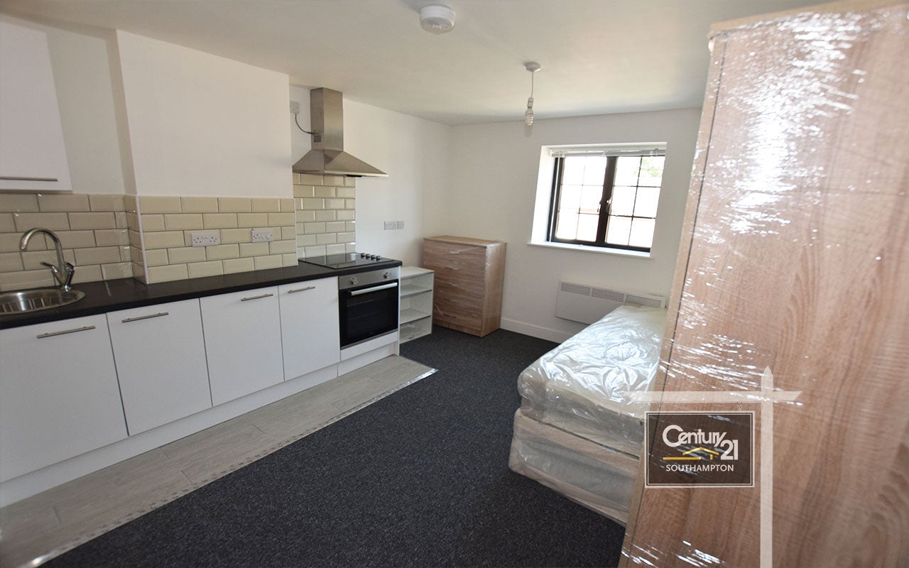 Flat Rockstone Lane in Southampton