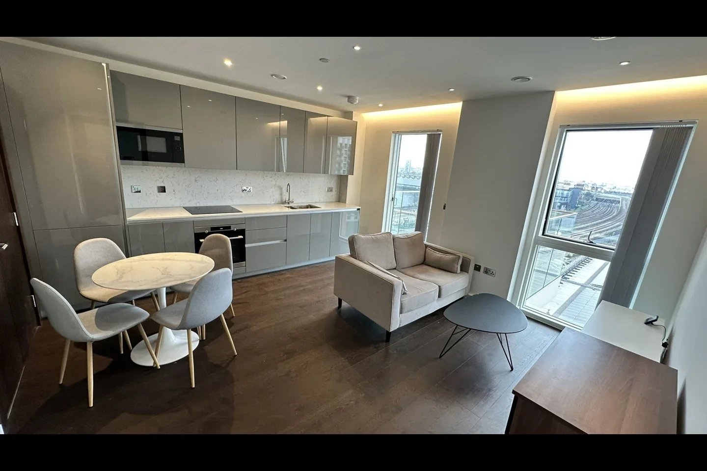 Flat Lanchester Way in Greater London