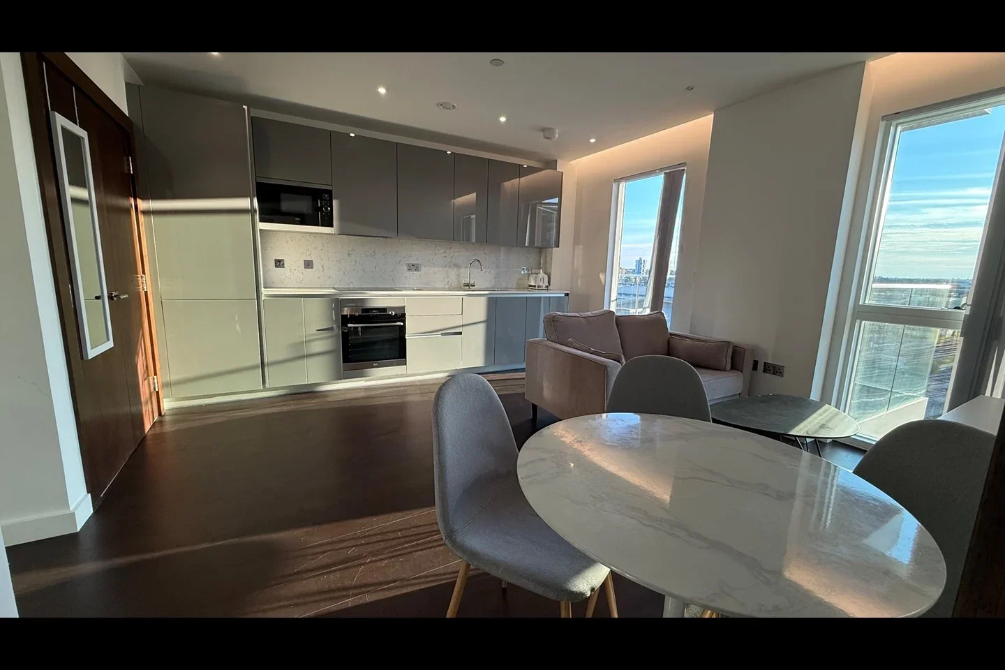 Flat Lanchester Way in Greater London