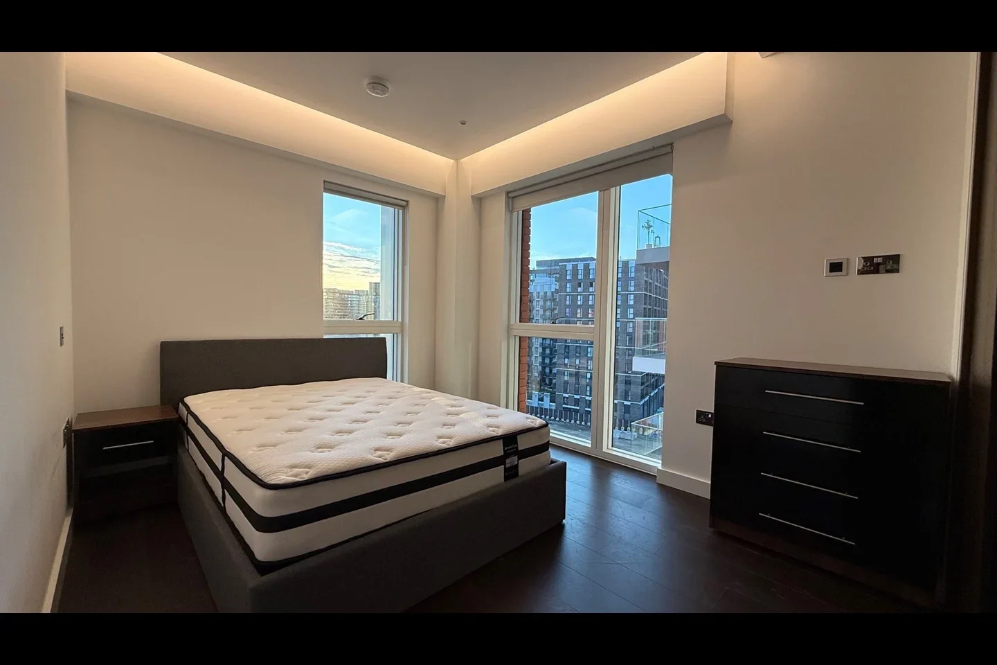 Flat Lanchester Way in Greater London
