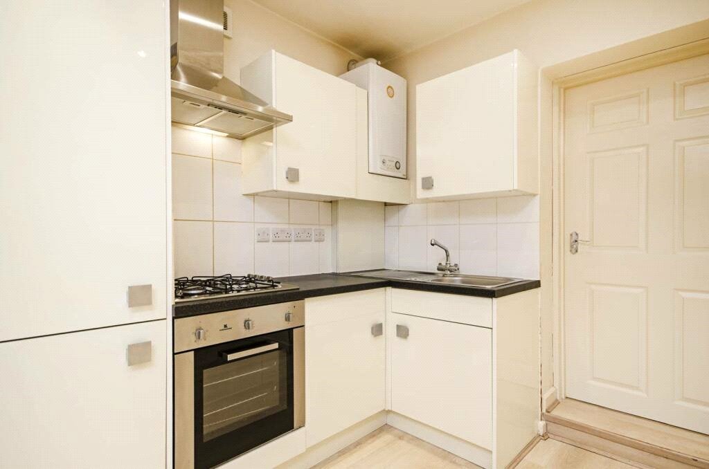 Flat Finchley Road in Greater London