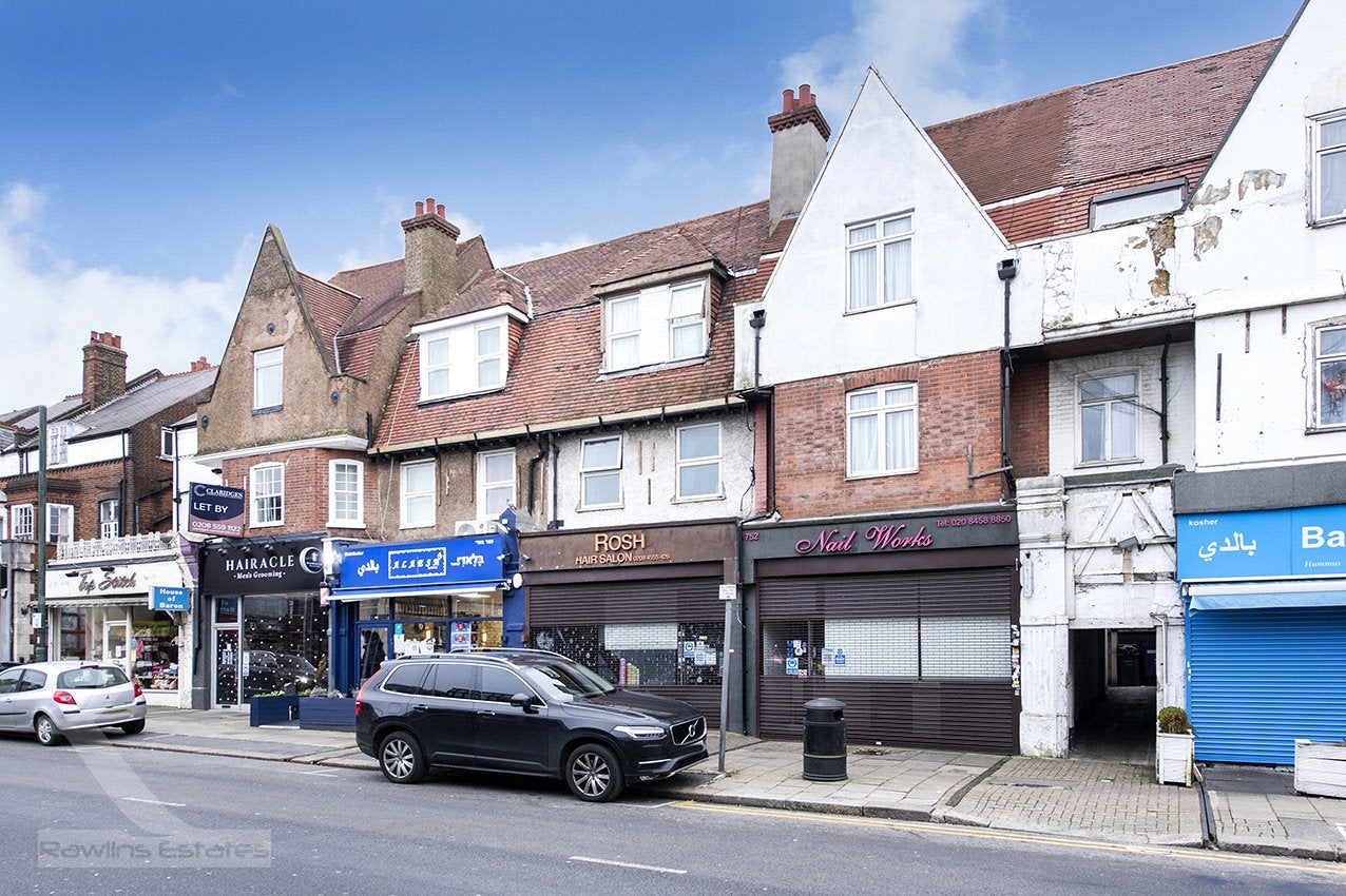 Flat Finchley Road in Greater London