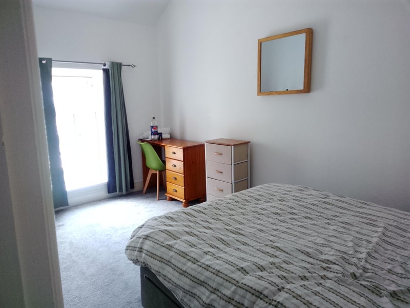 Room Miskin Road in Tonypandy