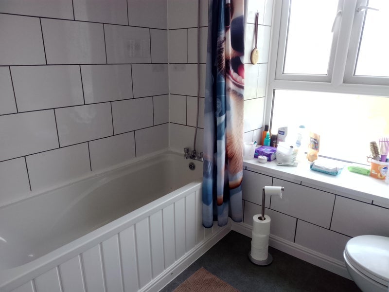 Room Miskin Road in Tonypandy