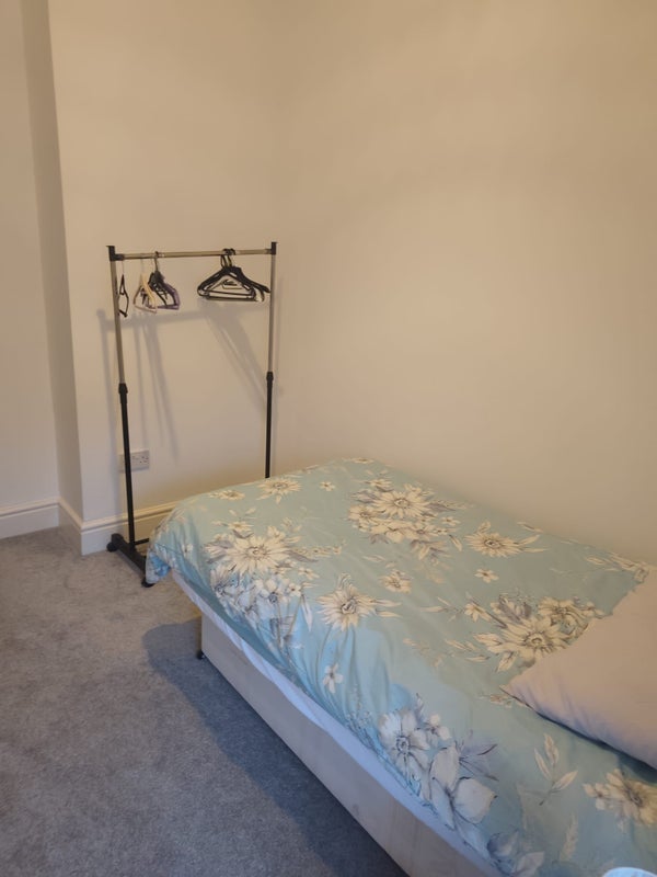 Room Miskin Road in Tonypandy