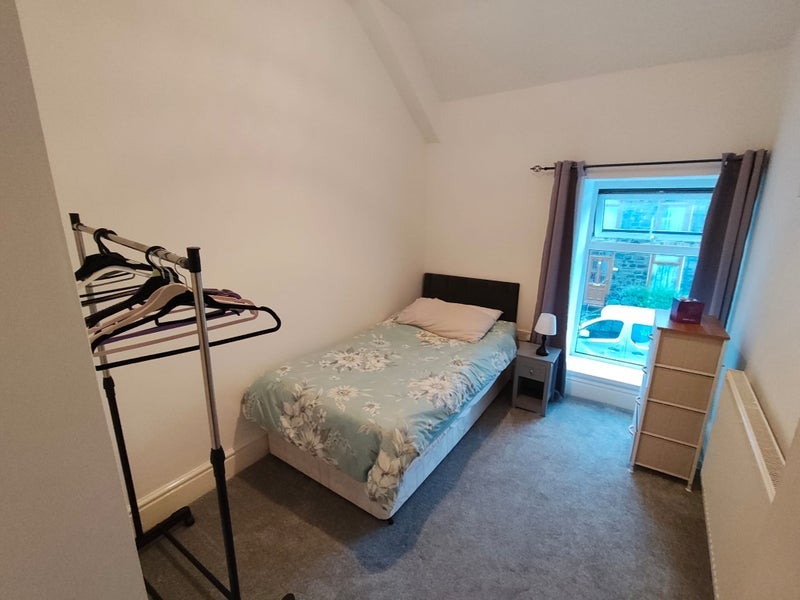 Room Miskin Road in Tonypandy
