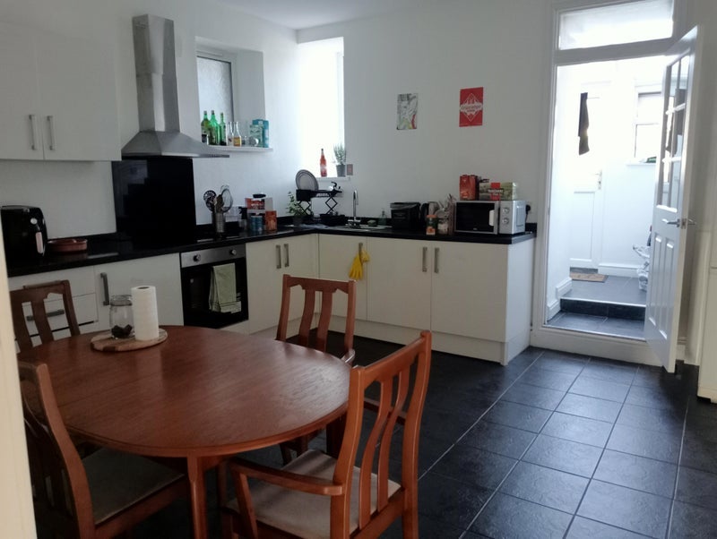 Room Miskin Road in Tonypandy
