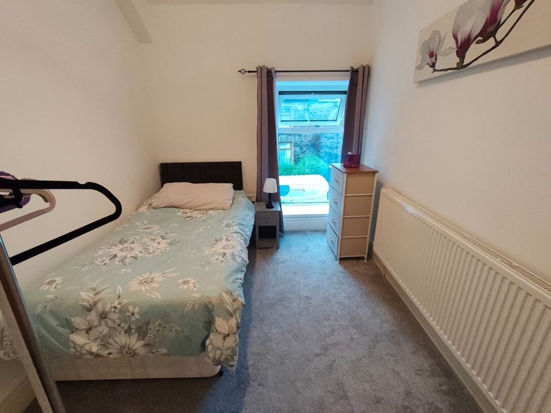 Room Miskin Road in Tonypandy