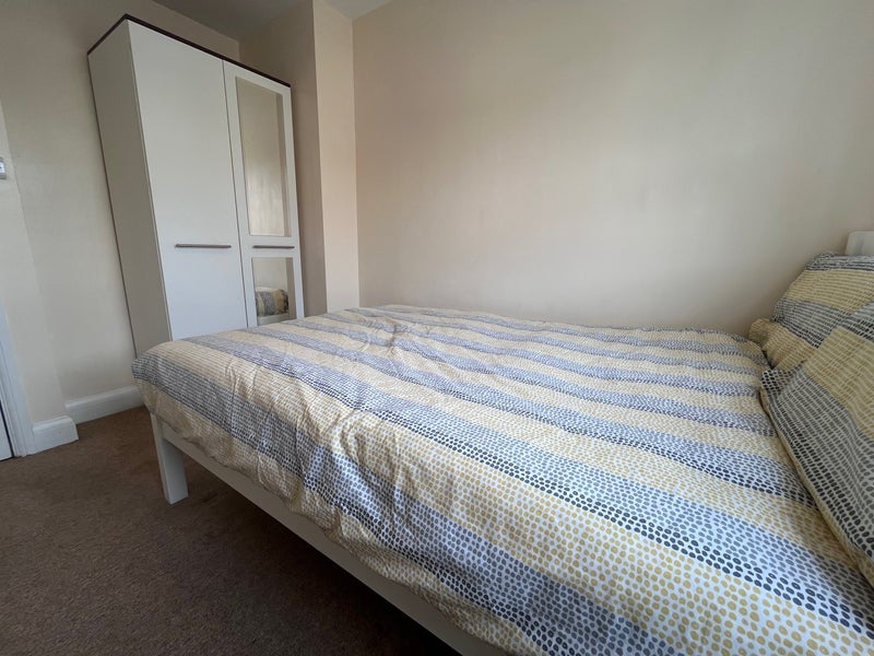 Room Middlewood Close in Metropolitan Borough of Solihull