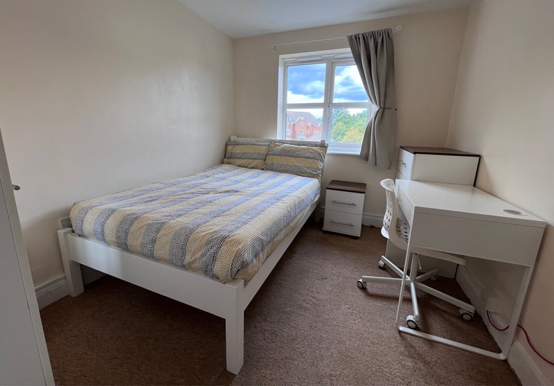 Room Middlewood Close in Metropolitan Borough of Solihull