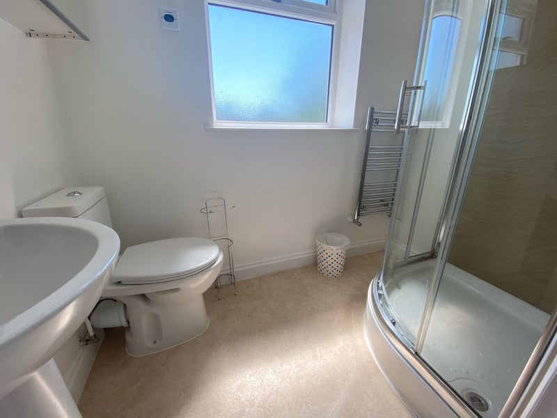 Room Middlewood Close in Metropolitan Borough of Solihull