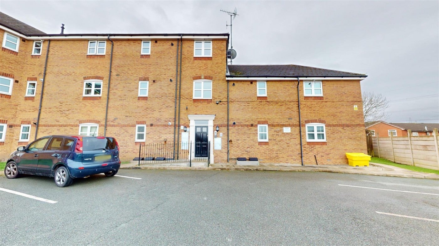 Flat Lowther Crescent in St Helens