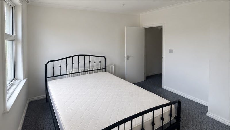 Room Pretoria Road in Greater London