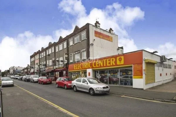 Flat Uxbridge Road in Greater London