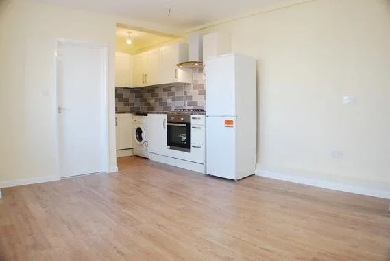 Flat Uxbridge Road in Greater London