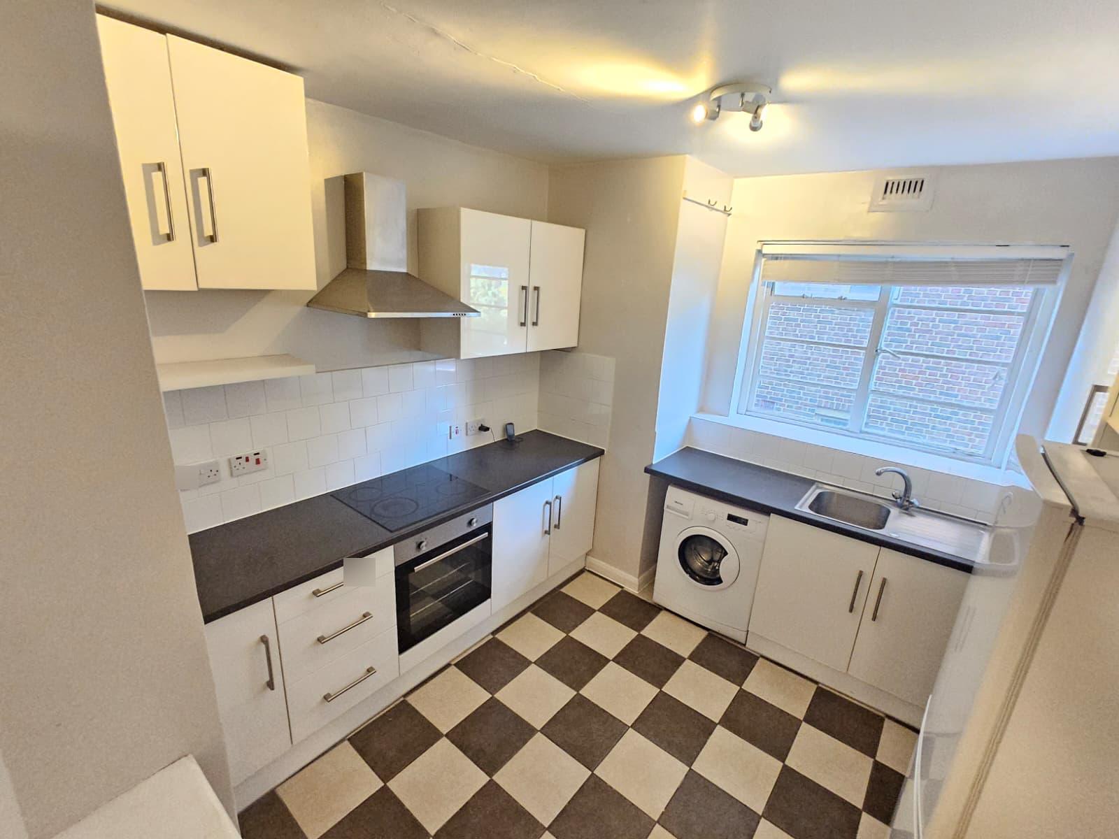 Flat Dorchester Court in Greater London