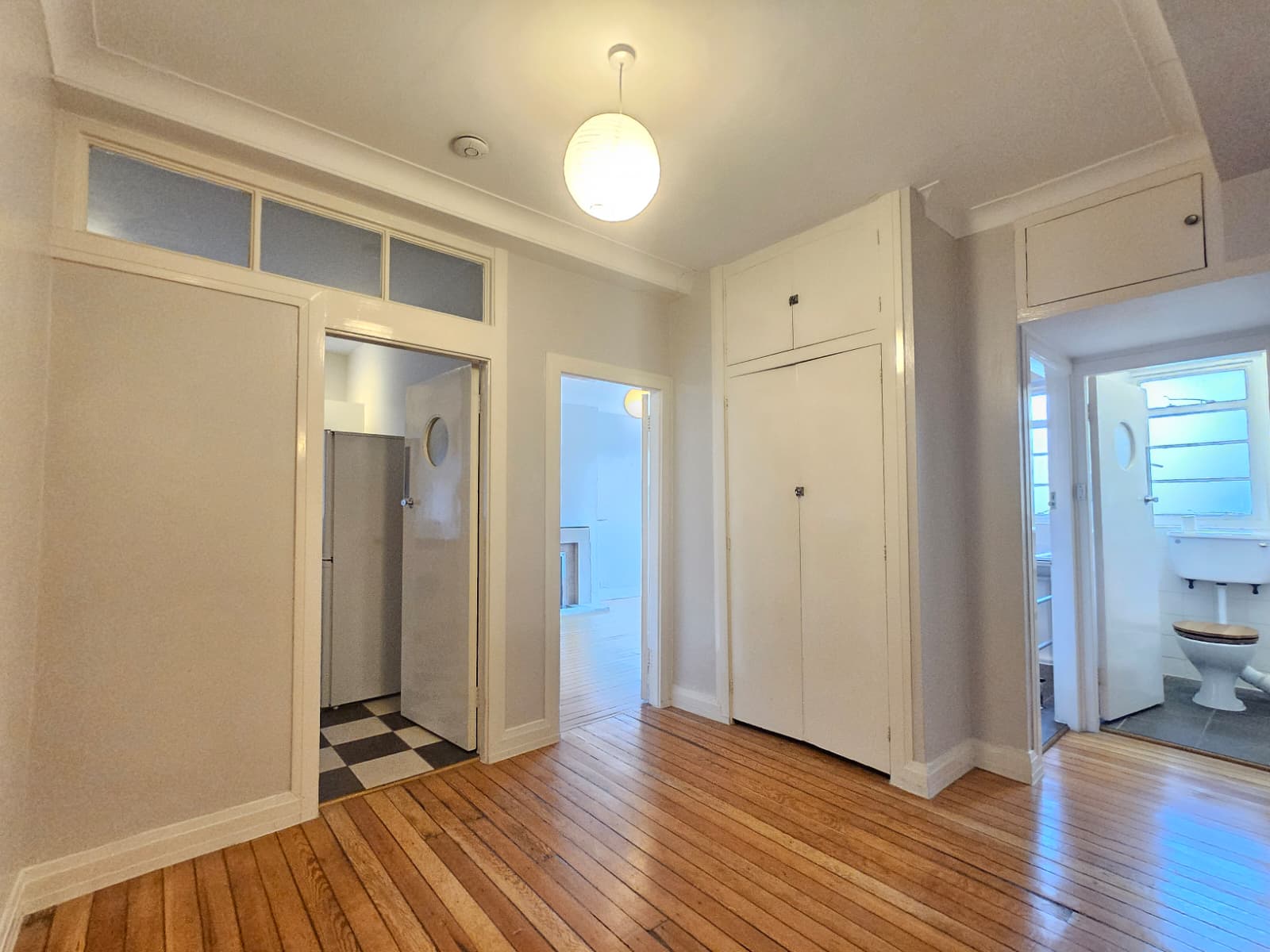 Flat Dorchester Court in Greater London