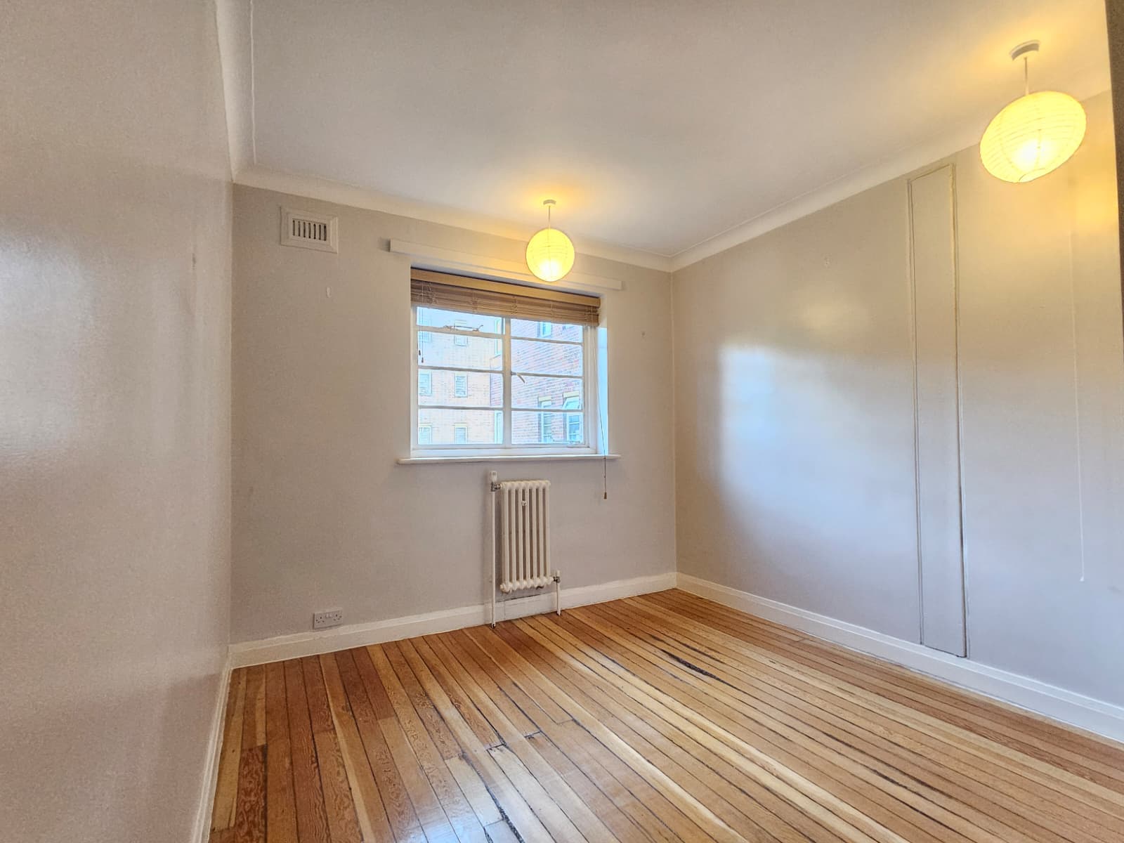 Flat Dorchester Court in Greater London