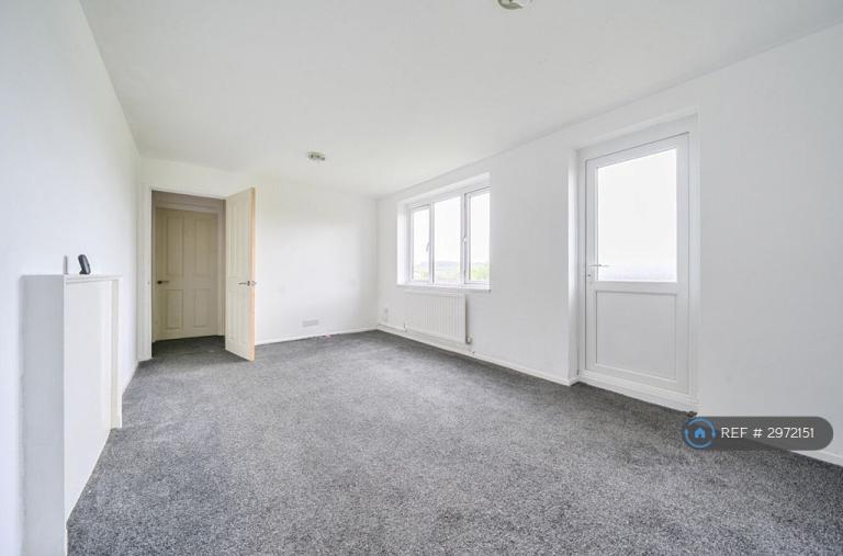 Flat Gason Hill Road in Tidworth