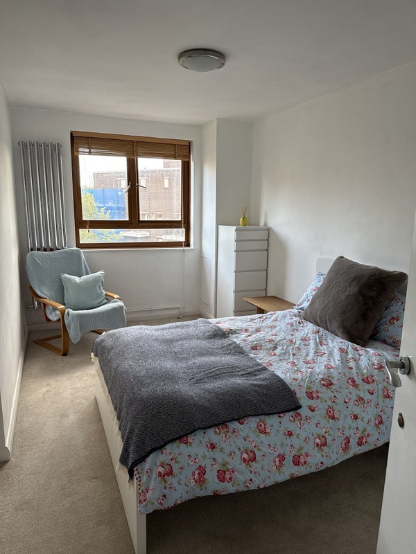 Room Warwick Drive in Greater London
