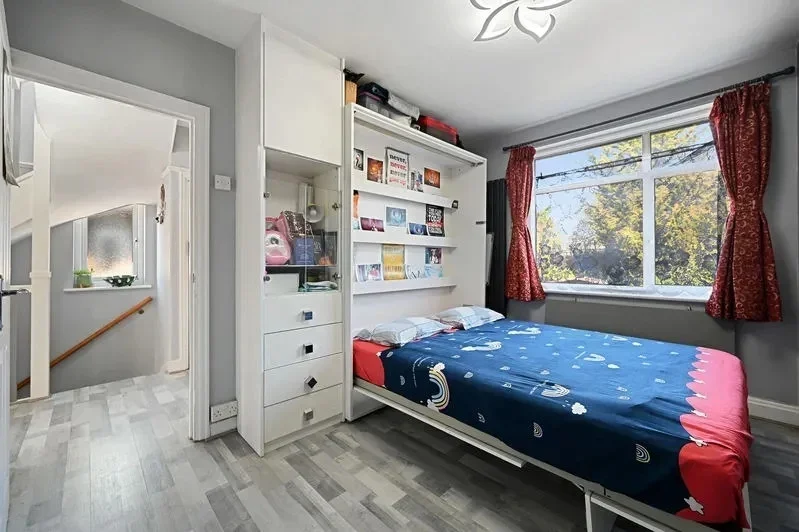 Flat Blenheim Road in Greater London