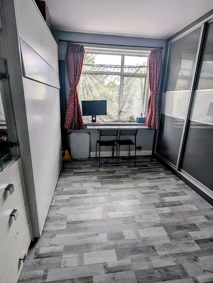 Flat Blenheim Road in Greater London