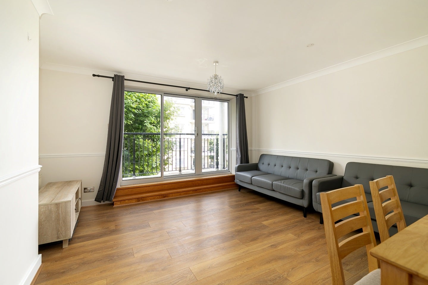 Flat Newport Avenue in Greater London