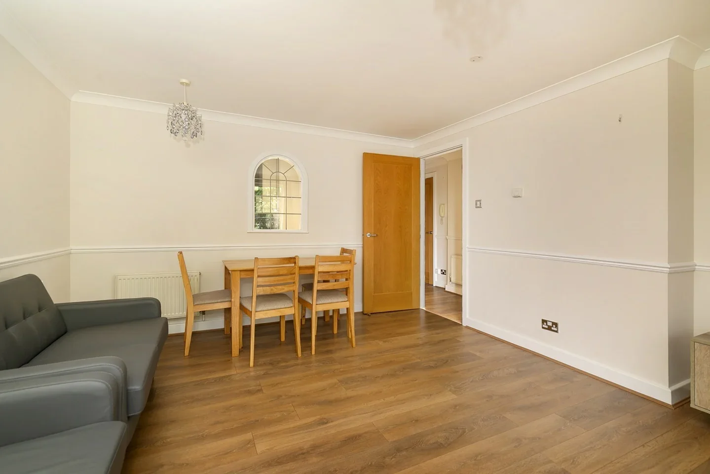 Flat Newport Avenue in Greater London