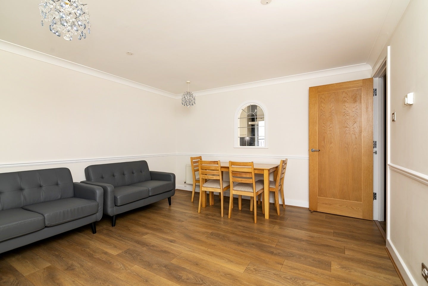 Flat Newport Avenue in Greater London