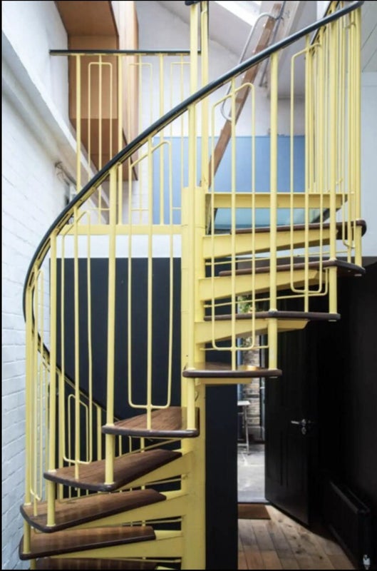 Flat Woodseer Street in Greater London
