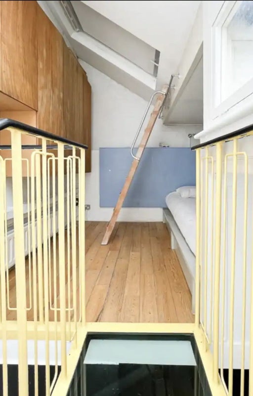 Flat Woodseer Street in Greater London