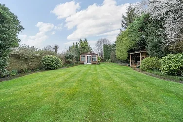 House Hamilton Road in Greater London
