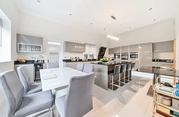 House Hamilton Road in Greater London