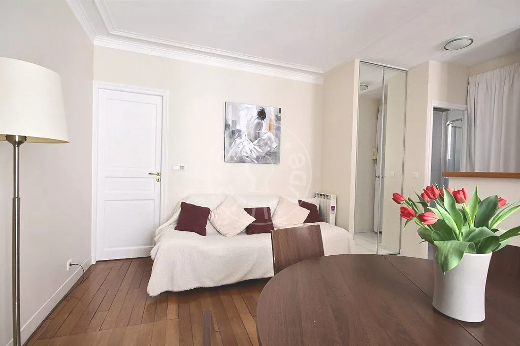 Flat Rue de la Roquette in Paris