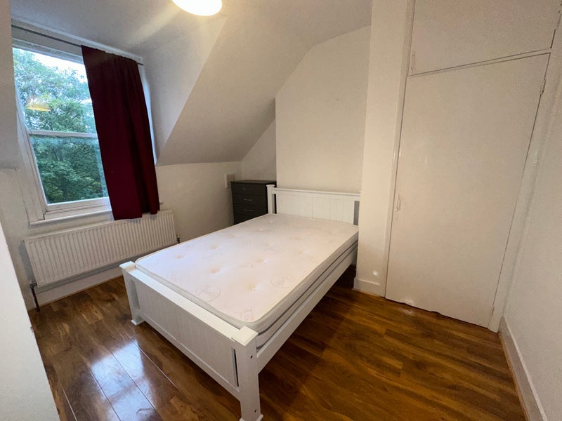 Room Adelaide Avenue in Greater London
