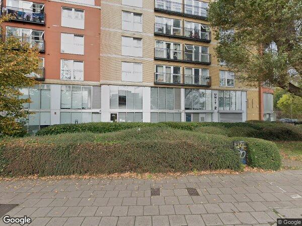 Flat Eastern Avenue in Greater London