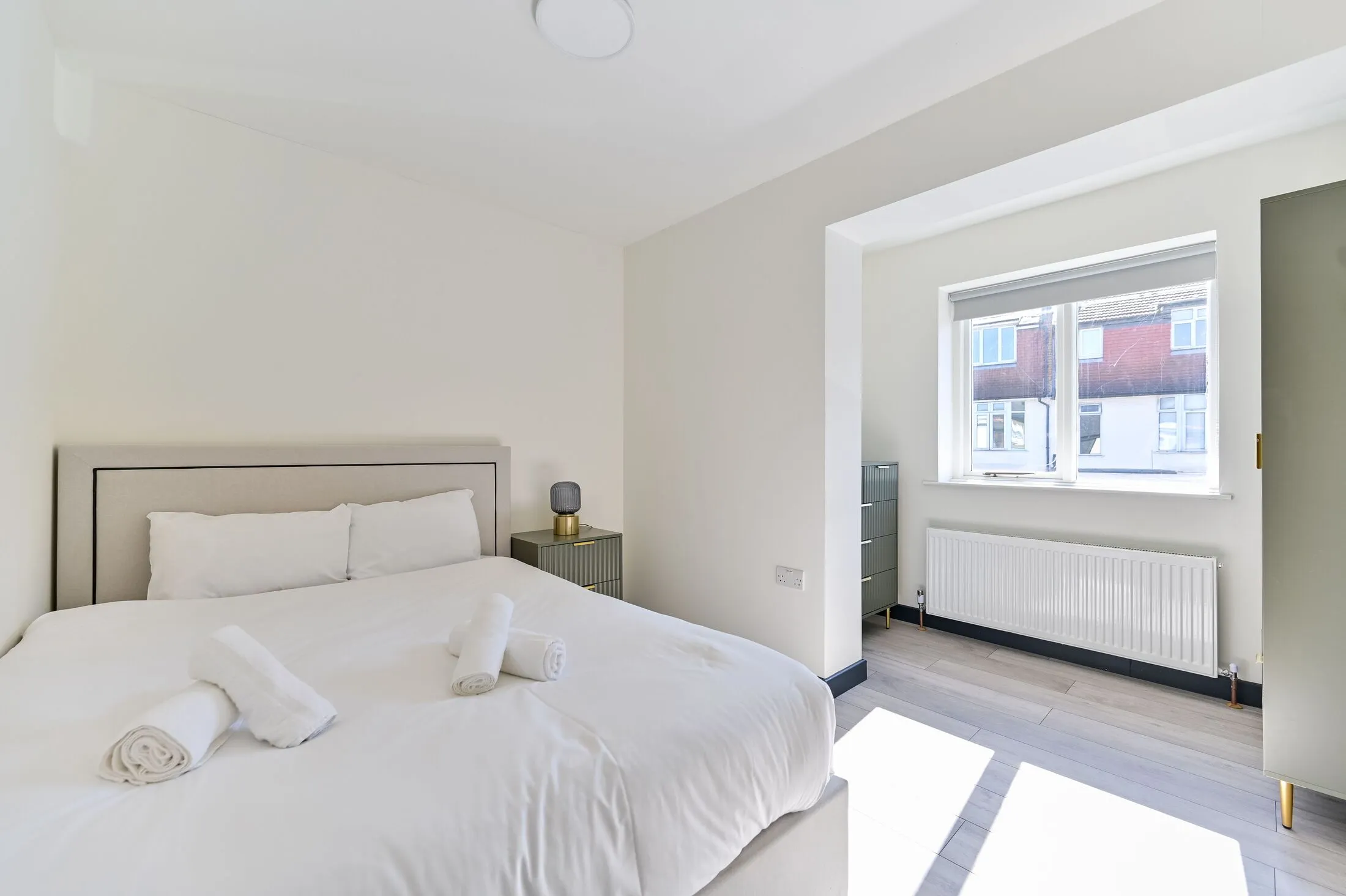 Flat Hampton Road in Greater London