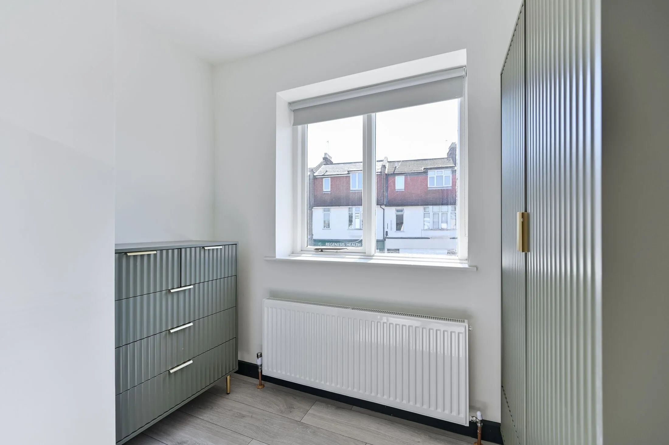 Flat Hampton Road in Greater London