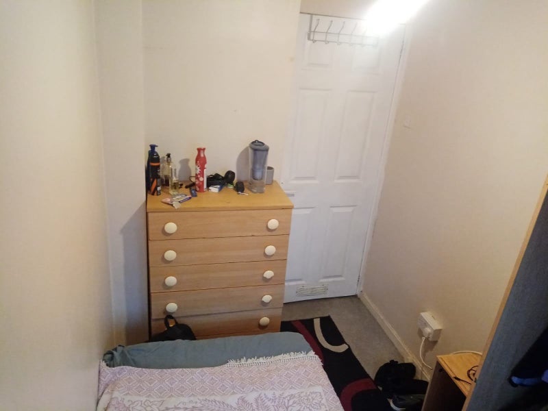 Room Chadd Green in Greater London