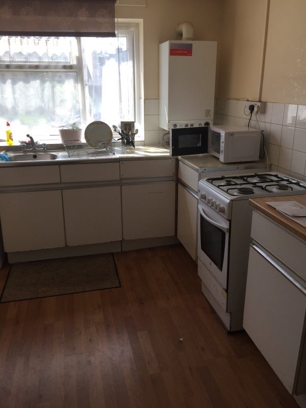 Room Chadd Green in Greater London