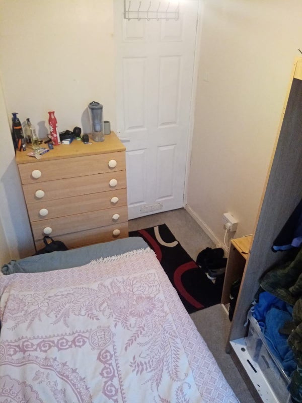 Room Chadd Green in Greater London