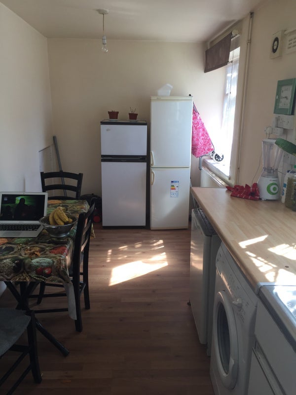 Room Chadd Green in Greater London